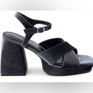 Gray Velvet Coconuts By Matisse/Block Heel Robin Platform Sandals Size 7 NWOT
